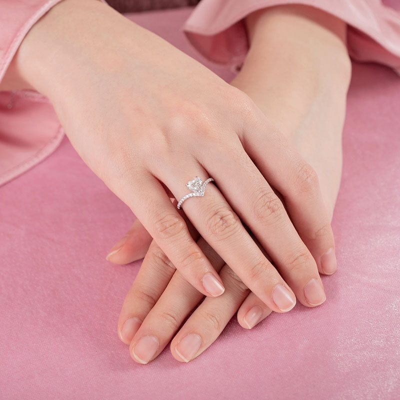 Lyra Heart Moissanite Ring (1 Ct) | Jewelsentials Lyra Heart Moissanite Ring (1 Ct) - Image 4