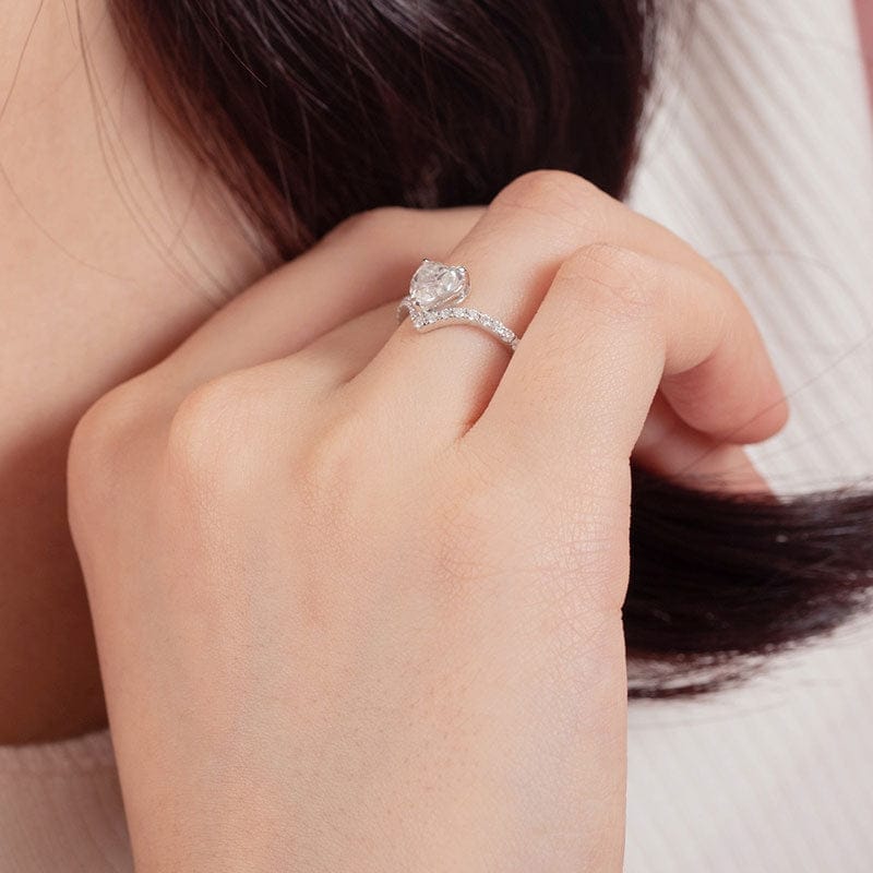 Lyra Heart Moissanite Ring (1 Ct) | Jewelsentials Lyra Heart Moissanite Ring (1 Ct) - Image 2